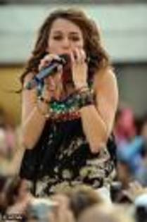 50CA5YPHKVCAGMMXMMCATA988YCAX6CQUNCAC8TNDSCAL2WLMPCASBEBS2CA0W57CMCAVDMU1VCA6CSNKBCAUE64UGCANF7RASCA - Miley Cyrus