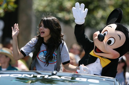 12156289_ZCHCYQXLW - Selena Gomez And Mackey