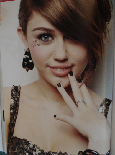 5pkigl - x - Miley Cyrus