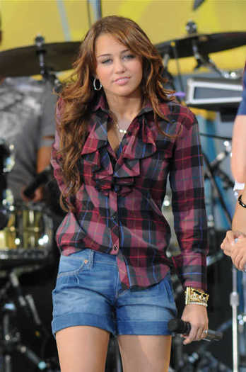 miley-cyrus-today-show-performance