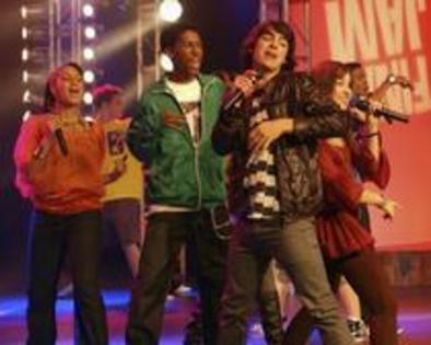 13019685_UNWNNQMEG - Camp Rock