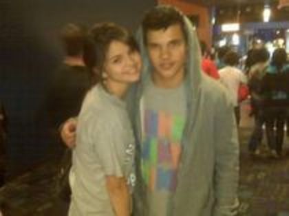11883476_MOQAHAIED - poze rare cu Selena Gomez