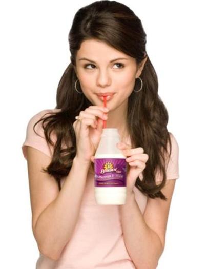 selena-gomez-borden-milk-ad-photo - Selena Gomez