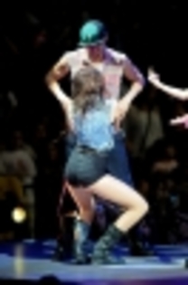 thumb_38489_Miley_Cyrus_performing_her_last_show_of_U_S__leg_of_her_Wonder_World_Tourin_Miami__leg_o