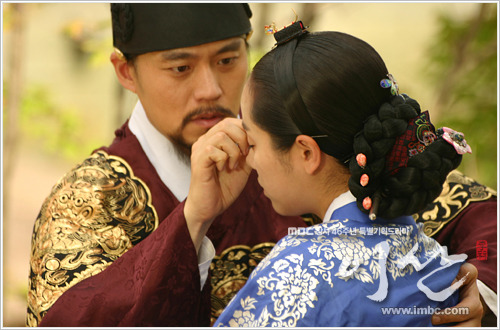 Imagini de pe platourile de filmare MBC - Yi San Furtuna la palat