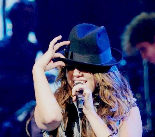 MileyCyrusPERFECTGIRL