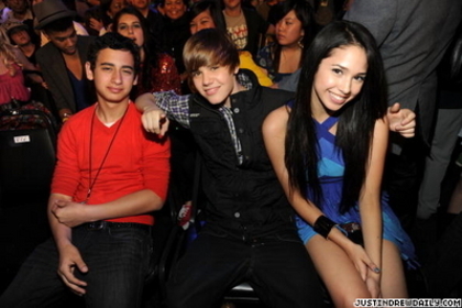 =^.^= Justin & Jasmine =^.^= - 0_0 Kids choice awards 0_0