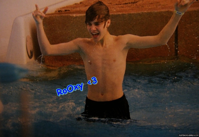 *ud...ud [ =P~ ]...si mai bun...bun[ 8-> ]* - 0_0 Justin Bieber Hot 0_0