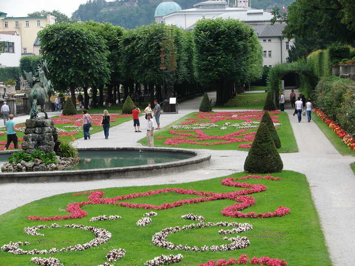Mirabellgarten (2009, June 29); Salzburg, Austria.
