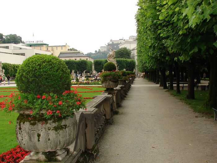 Mirabellgarten (2009, June 29); Salzburg, Austria.
 Mirabellgarten (2009, June 29); Salzburg, Austria.