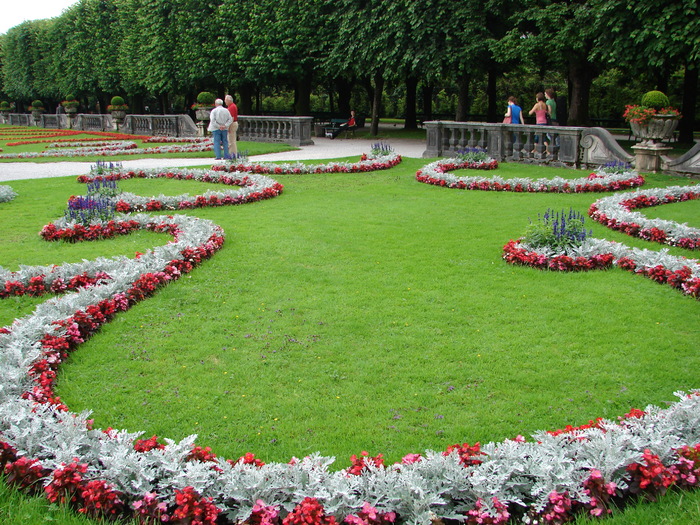 Mirabellgarten (2009, June 29); Salzburg, Austria.
 Mirabellgarten (2009, June 29); Salzburg, Austria.