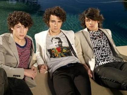 MMAXWXKNNTOTZXVIJMU - Jonas Brothers