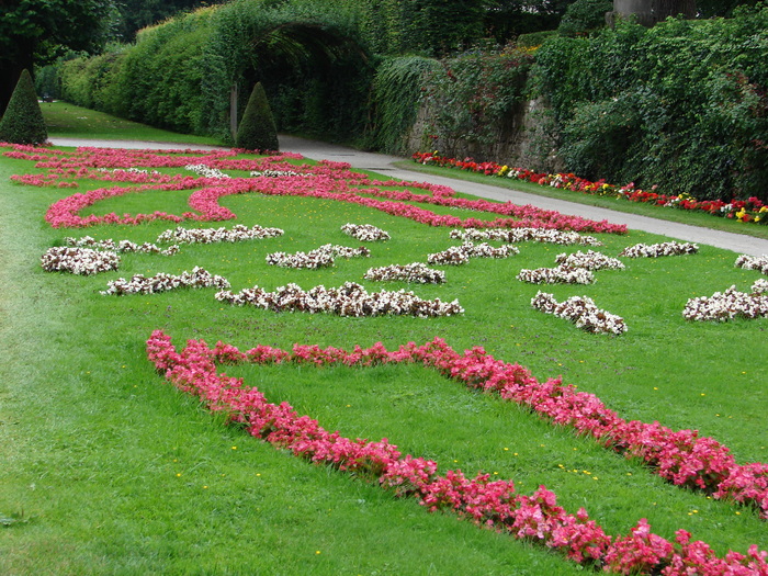 Mirabellgarten (2009, June 29); Salzburg, Austria.
 Mirabellgarten (2009, June 29); Salzburg, Austria.