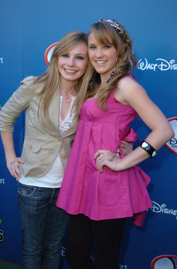 Disney Channel Games 2007 Star Party 2PpcOWaHMVCl - Emily Osment
