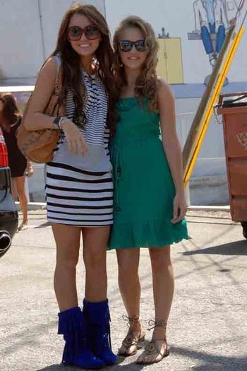 emily_osment_miley_cyrus.0.0.0x0.528x792