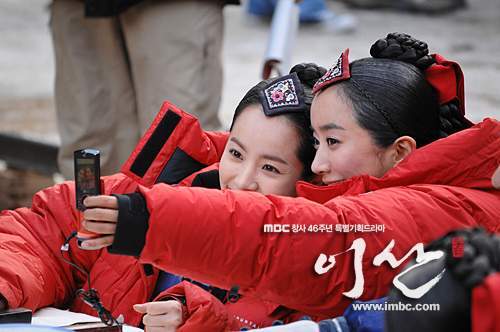 Song Yeon and Cho Bi; Song Yeon and Cho Bi(Han Ji Min si Lee Ip Sae):D
