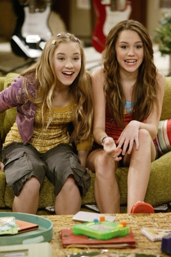 2s83bsx - Emily Osment