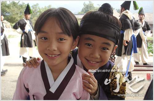 Yi San si Song Yeon cand erau mici - Yi San Furtuna la palat