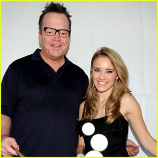 emily-osment-tom-arnold-heroes - Emily Osment