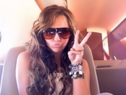 CMSNGQWWPZDWGHAQQGJ - 0-poze rare miley selena ashley si demi-0