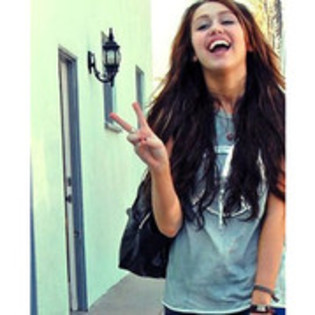 BDTIDCNXWGUYQZJJAFI - 0-poze rare miley selena ashley si demi-0