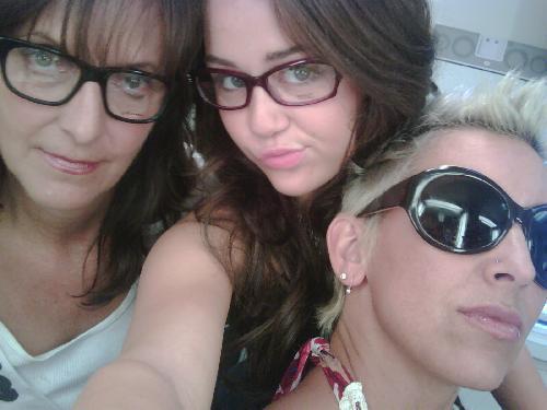 11242883_YQTHDDNAG - 0-poze rare miley selena ashley si demi-0