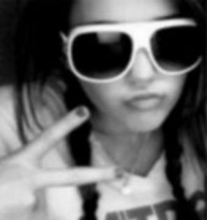 QWZVKLDMQQHNOBRYAHS - 0-poze rare miley selena ashley si demi-0