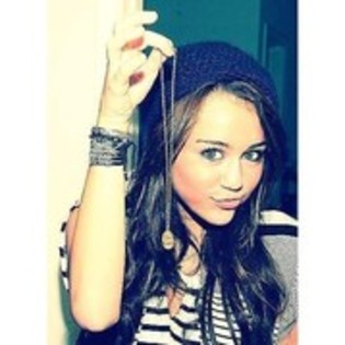 BXPHZAMOUMGELKZCEEQ - 0-poze rare miley selena ashley si demi-0