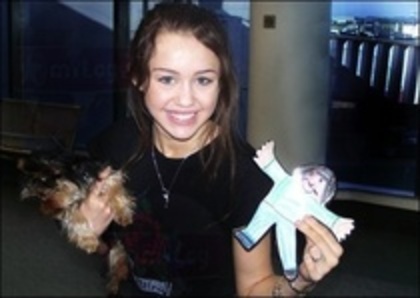 12887442_WOEGAVOIB - 0-poze rare miley selena ashley si demi-0