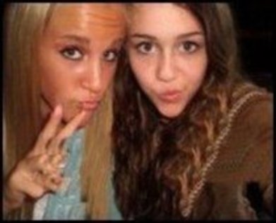 12887437_AJOJWZTSJ - 0-poze rare miley selena ashley si demi-0