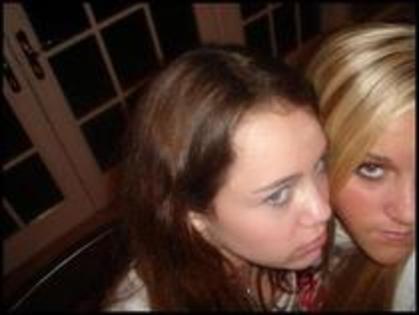 12887374_EDSSSDNEL - 0-poze rare miley selena ashley si demi-0