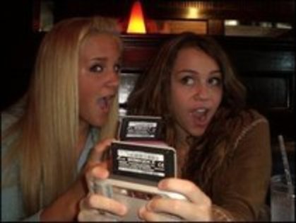 12887361_NURBSZEBH - 0-poze rare miley selena ashley si demi-0