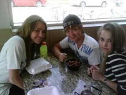 miley cu jackson si cu emily