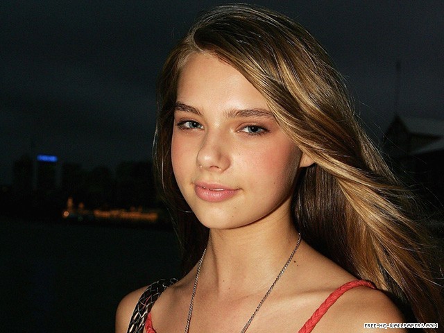 Indiana-Evans-cute-close-up-640x480