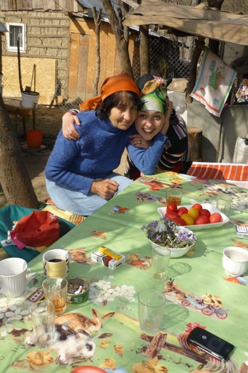 Stefy si mamaie - un Paste rudimentar dar atat de frumos in natura departe de poluarea orasului