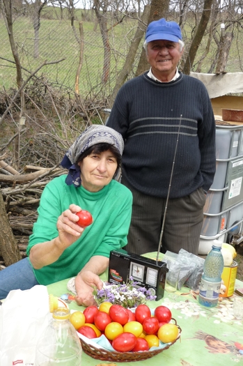 parintii mamei - un Paste rudimentar dar atat de frumos in natura departe de poluarea orasului