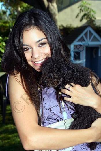 11b83u1 - Vanessa Hudgens
