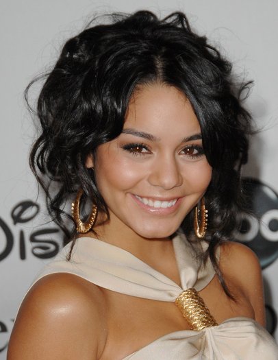 zyc4ut - Vanessa Hudgens