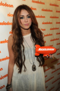 12871879_MZOIMBYQY - Kids Choice Award 2010-Miley Cyrus