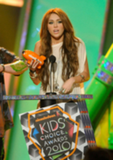 12871887_TFTJCBQEV - Kids Choice Award 2010-Miley Cyrus