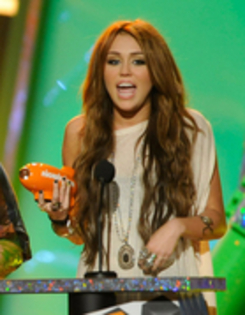 12871888_XUYQMZADJ - Kids Choice Award 2010-Miley Cyrus
