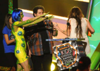 12871890_DGNOASIJU - Kids Choice Award 2010-Miley Cyrus