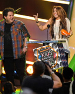 12871894_ABEDEKRTL - Kids Choice Award 2010-Miley Cyrus