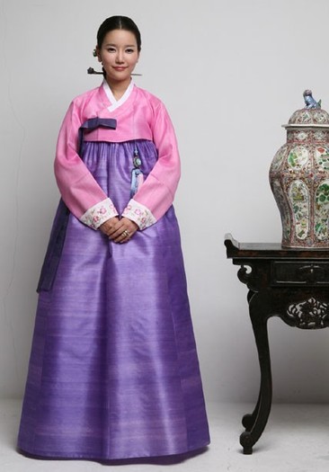 Hanbok mov:X - Hanbokul Costumul traditional coreean