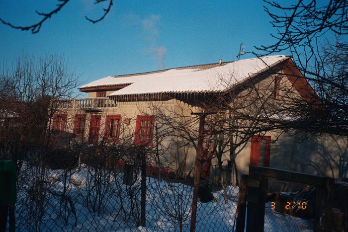 casa vazuta din spate in amurg - Fotografii de prezentare generala