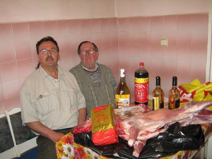 Husvet- tatal meu -vizita de pasti; i-am dus tatalui meu ceva de pasti e pensionar are 82 de ani
 Husvet- tatal meu -vizita de pasti; i-am dus tatalui meu ceva de pasti e pensionar are 82 de ani