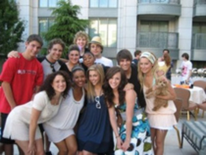 11321685_NNOREUHZH - ashley tisdale
