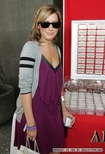 DCXFIOEMUXGGPXYRPNU - ashley tisdale