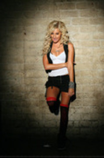 ZLUIQDXFYAUGZXTYZZW - ashley tisdale