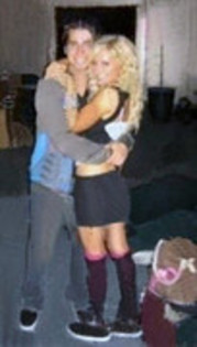 11321680_QFPVNFUBQ - ashley tisdale